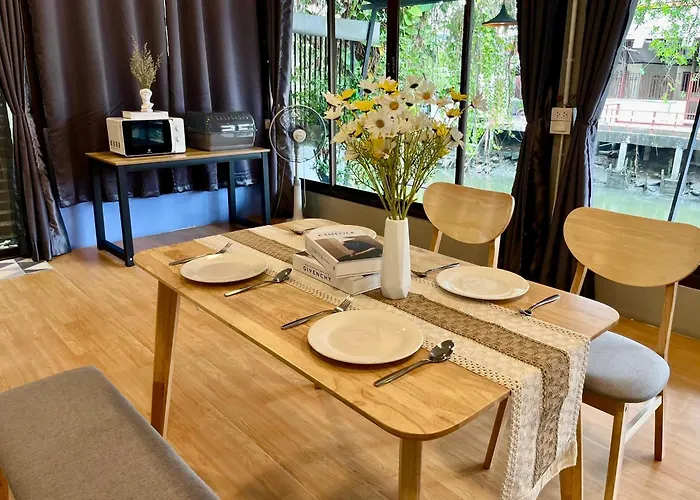 Kirin Riverside With Ac, Wifi In Bangkok
