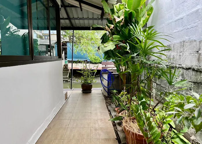 Kirin Riverside With Ac, Wifi In Bangkok